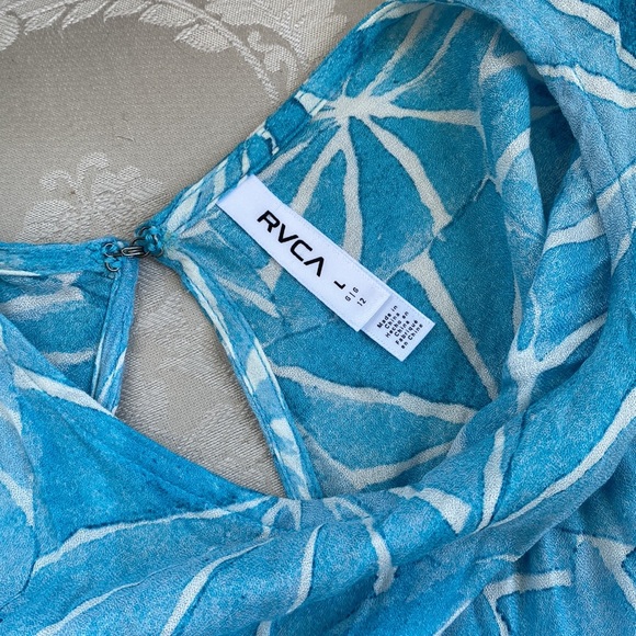 RVCA Sheer Patterned Top Blue White Tie Open Back - Picture 3 of 6